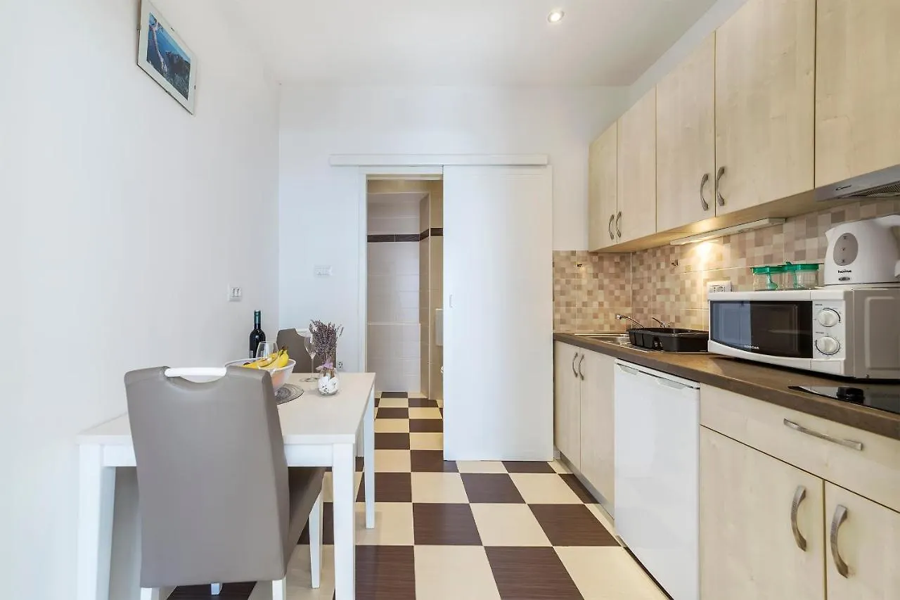 Rebic Apartment Pula 0*,